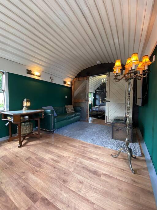 Vila Gleis 1, Eisenbahn Waggon Mit Whirlpool Und Ofen Dahlem  Exteriér fotografie