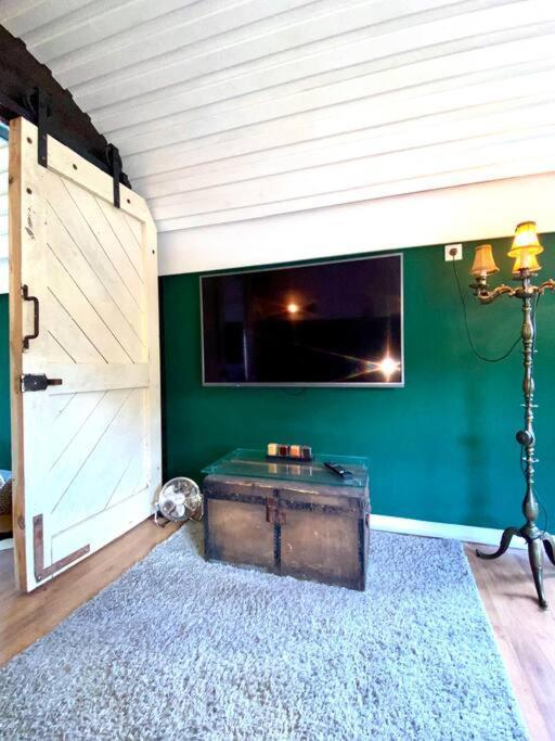 Vila Gleis 1, Eisenbahn Waggon Mit Whirlpool Und Ofen Dahlem  Exteriér fotografie