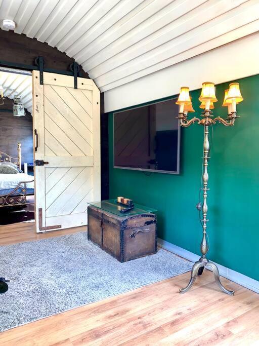 Vila Gleis 1, Eisenbahn Waggon Mit Whirlpool Und Ofen Dahlem  Exteriér fotografie