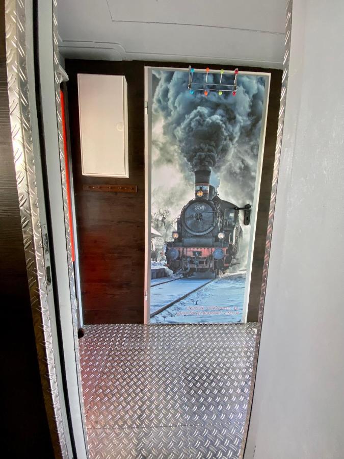 Vila Gleis 1, Eisenbahn Waggon Mit Whirlpool Und Ofen Dahlem  Exteriér fotografie